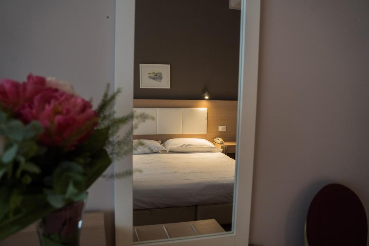 Hotel Mediterraneo Palermo Esterno foto
