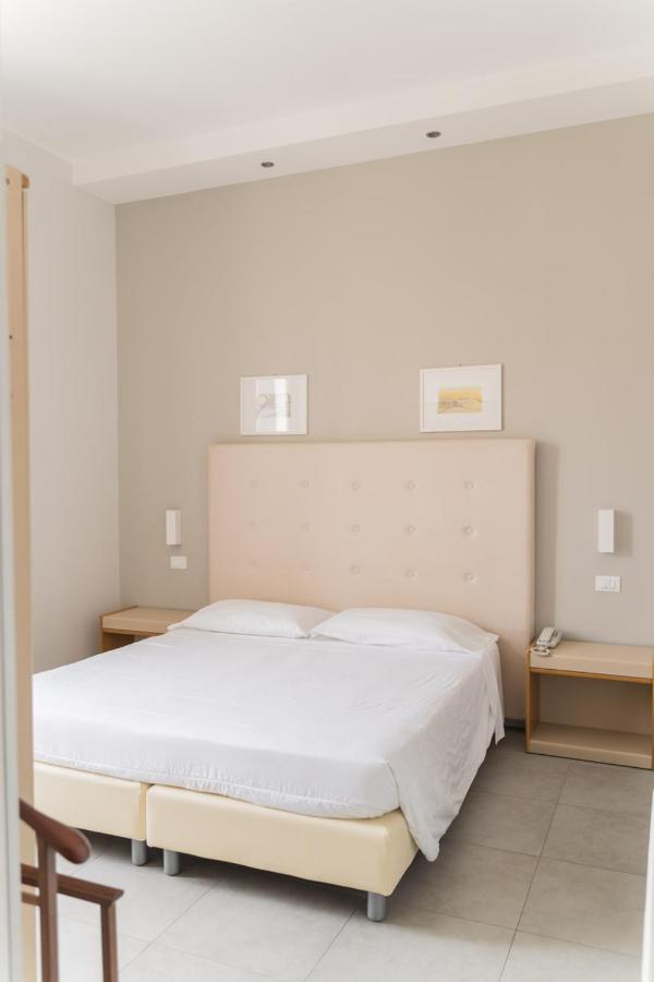 Hotel Mediterraneo Palermo Esterno foto