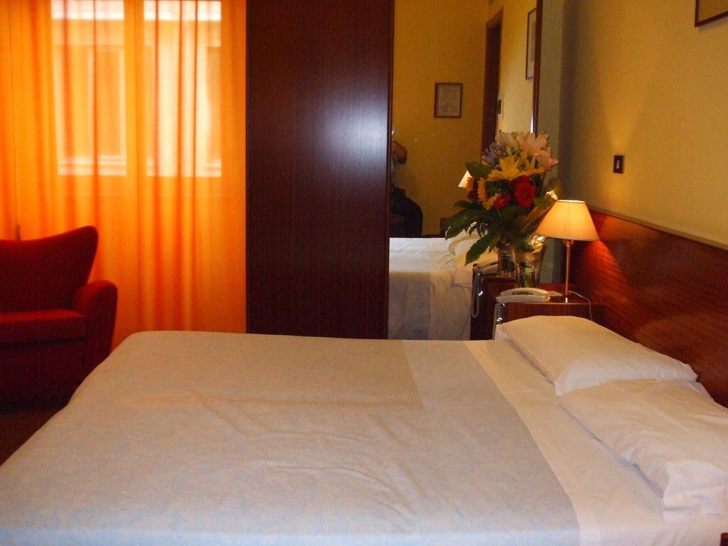 Hotel Mediterraneo Palermo Esterno foto