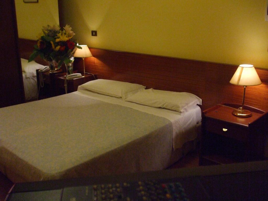 Hotel Mediterraneo Palermo Esterno foto