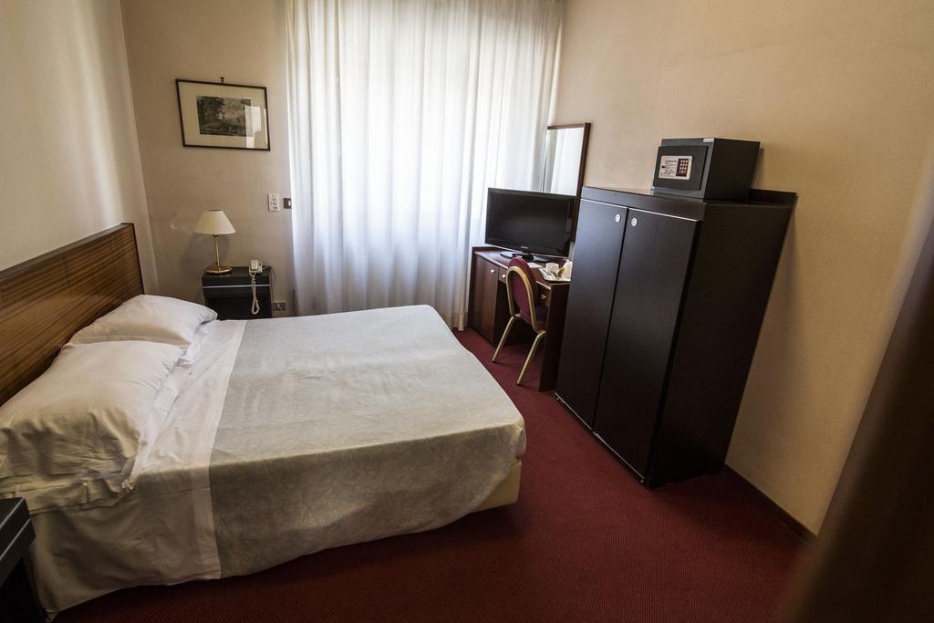 Hotel Mediterraneo Palermo Esterno foto