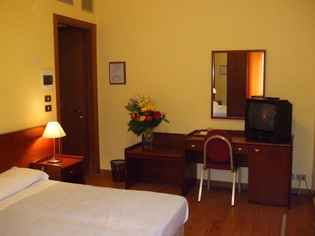 Hotel Mediterraneo Palermo Esterno foto