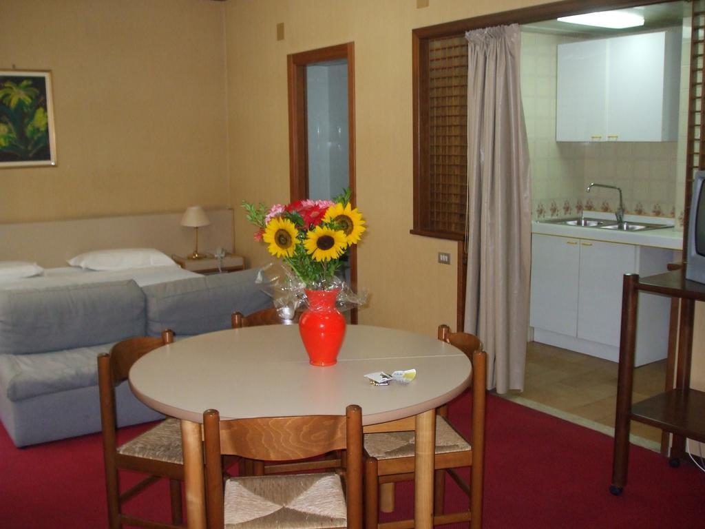 Hotel Mediterraneo Palermo Esterno foto