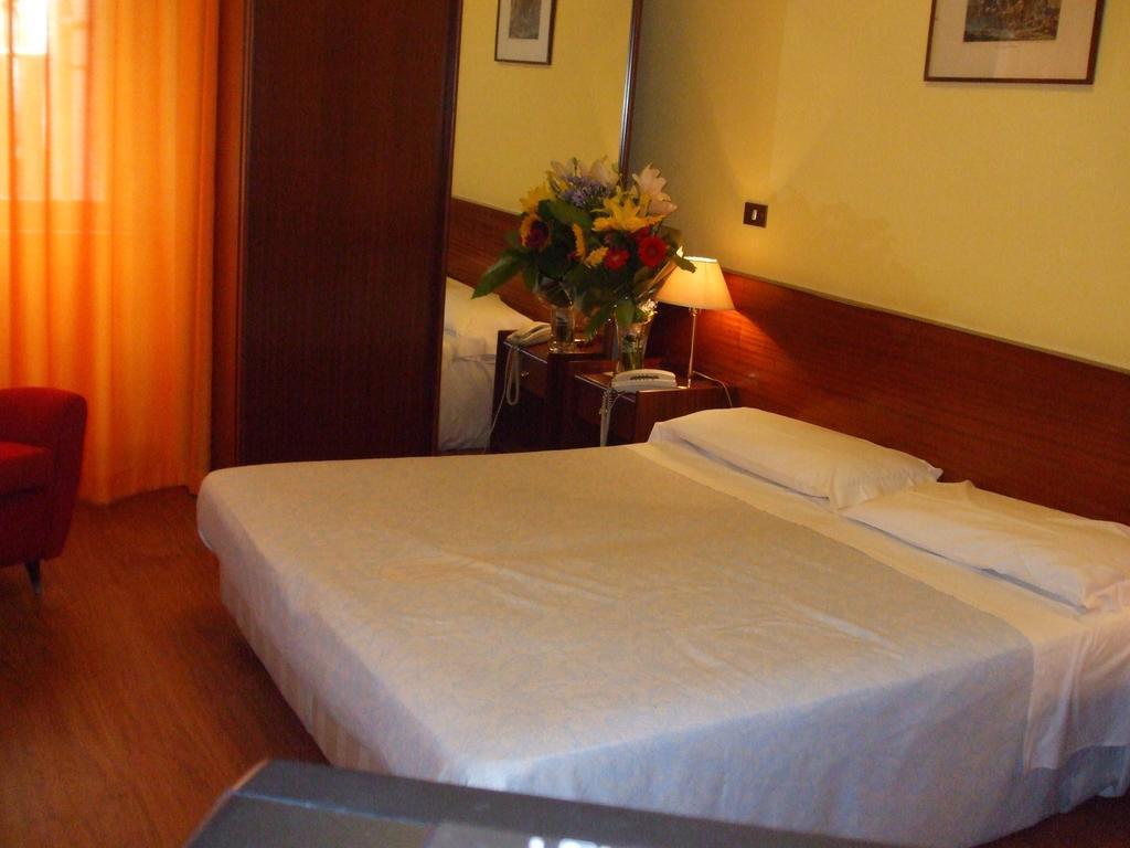 Hotel Mediterraneo Palermo Esterno foto
